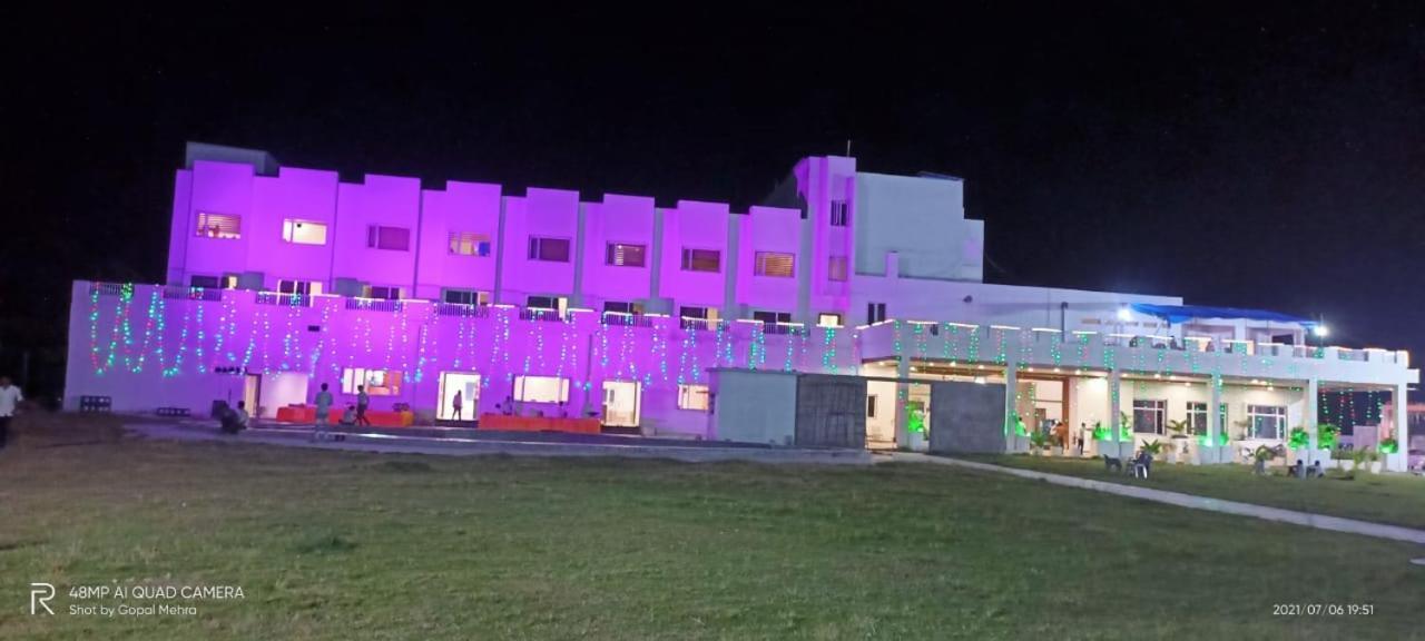 Hotel Savitri Signature Narsinghpur Bagian luar foto