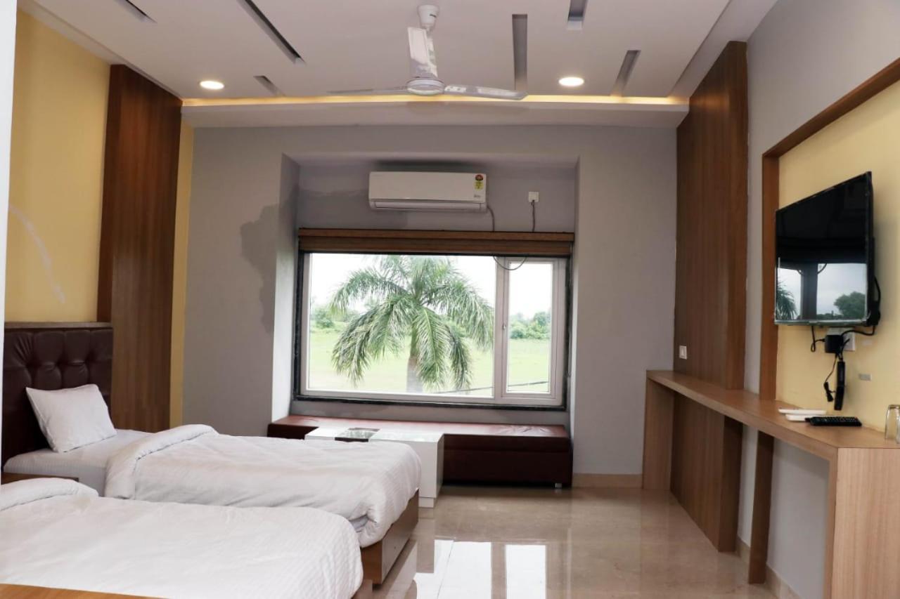 Hotel Savitri Signature Narsinghpur Bagian luar foto